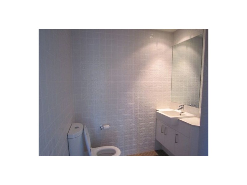 2/134 Ridgeway Avenue, Southport QLD 4215