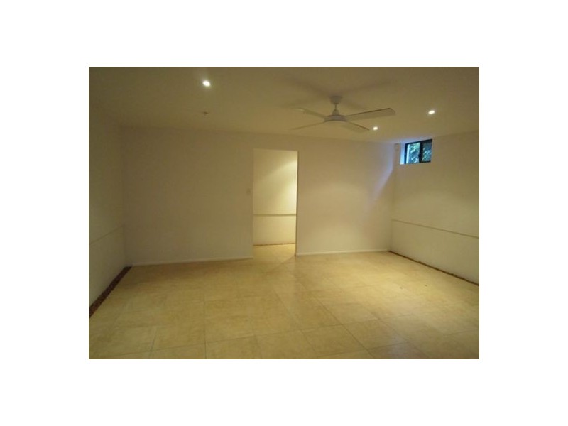 2/134 Ridgeway Avenue, Southport QLD 4215