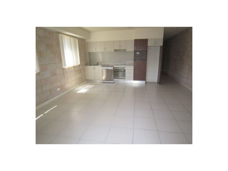 2/148 High Street, Southport QLD 4215