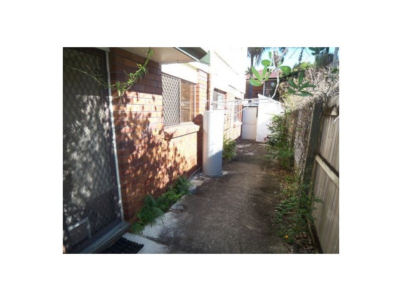 2/10 Royal Palm Court, Southport QLD 4215