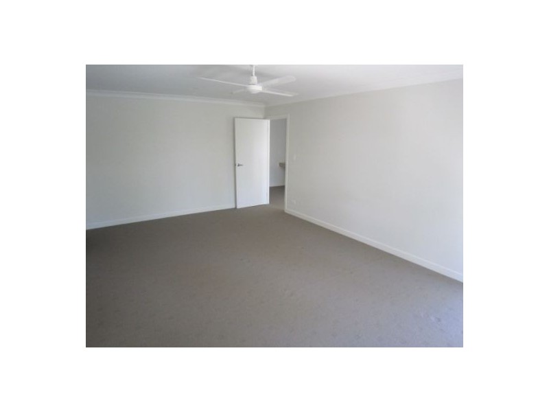 2/64 Broad Street, Labrador QLD 4215