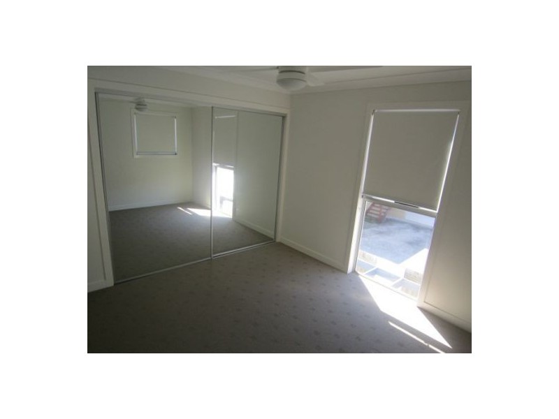 2/64 Broad Street, Labrador QLD 4215