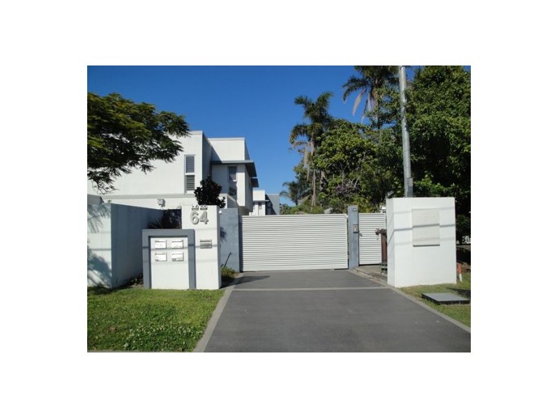 2/64 Broad Street, Labrador QLD 4215