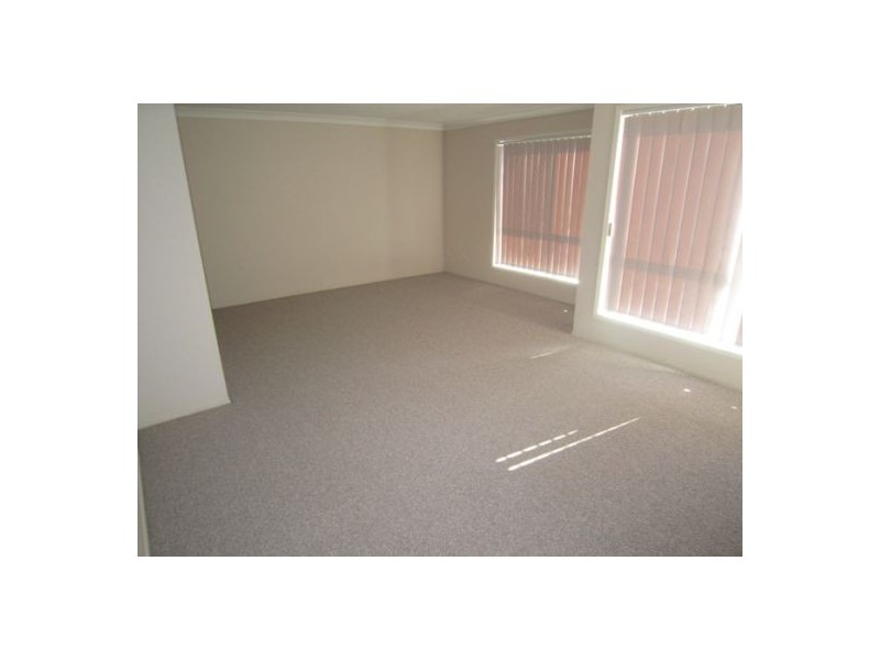 2/127 Eugaree Street, Southport QLD 4215