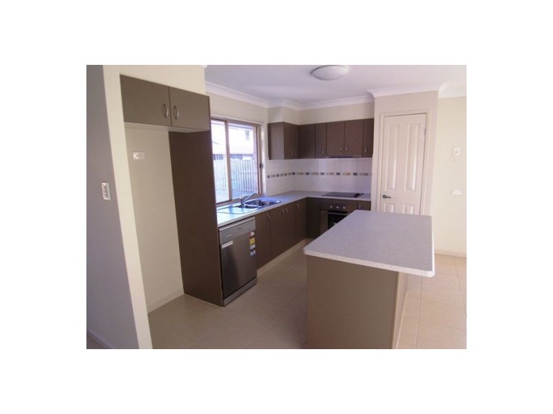 4 Cranberrie Crescent, Pimpama QLD 4209