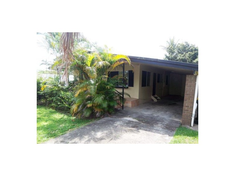 67 Kindra Av, Southport QLD 4215