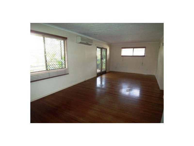 67 Kindra Av, Southport QLD 4215