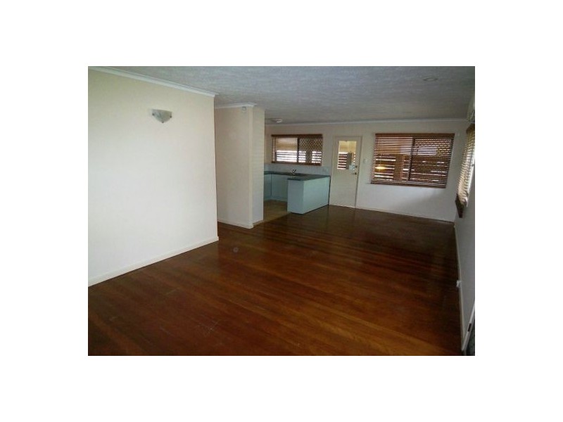 67 Kindra Av, Southport QLD 4215