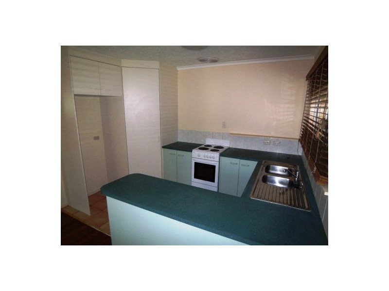 67 Kindra Av, Southport QLD 4215