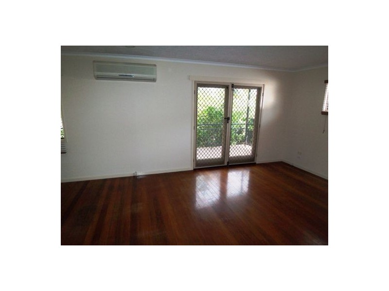 67 Kindra Av, Southport QLD 4215