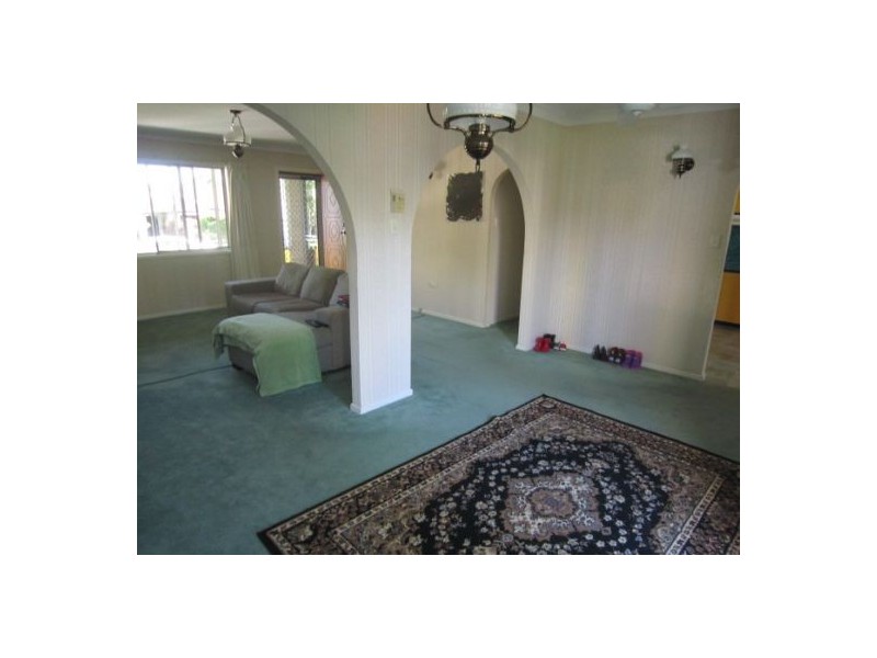 10 Lee Road, Runaway Bay QLD 4216