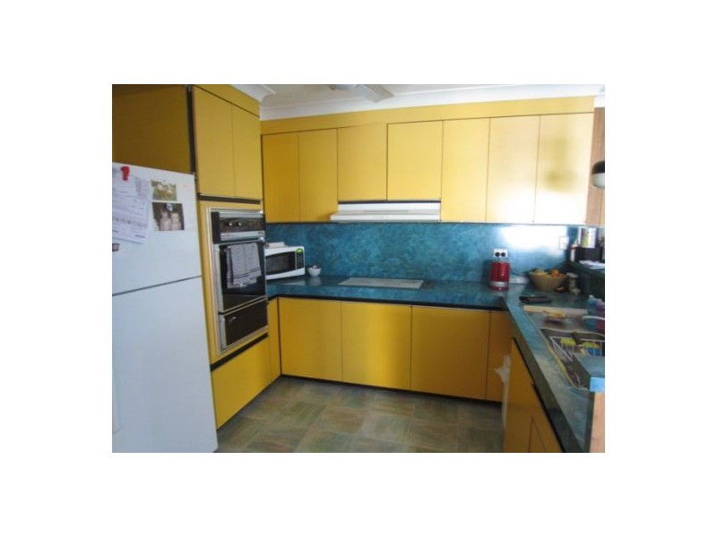 10 Lee Road, Runaway Bay QLD 4216