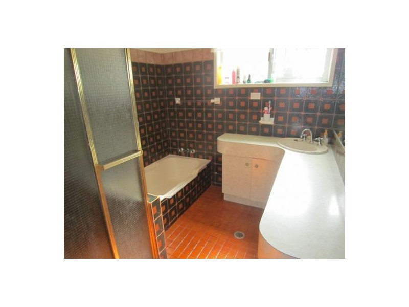 10 Lee Road, Runaway Bay QLD 4216