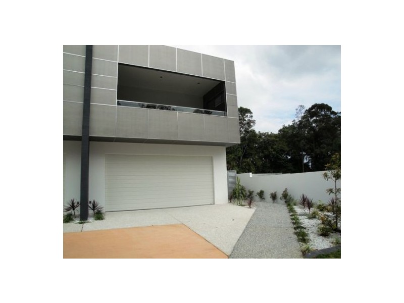 2/18 Drury Avenue, Southport QLD 4215