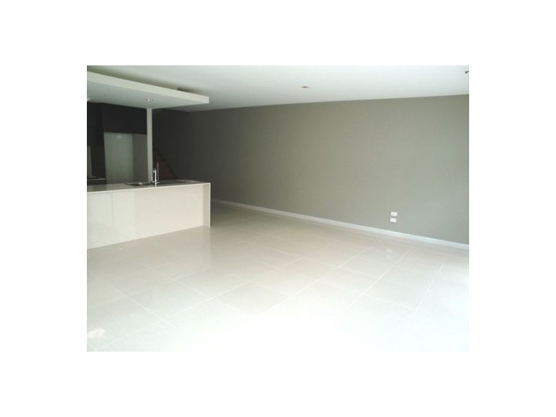 2/18 Drury Avenue, Southport QLD 4215