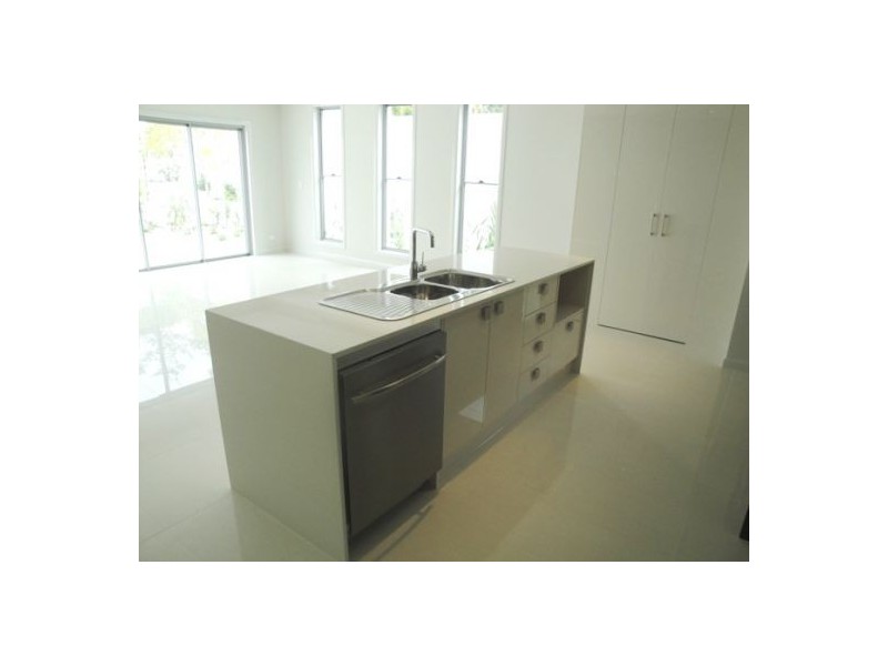 2/18 Drury Avenue, Southport QLD 4215