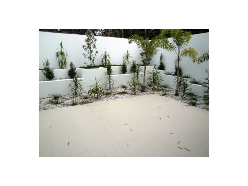 2/18 Drury Avenue, Southport QLD 4215