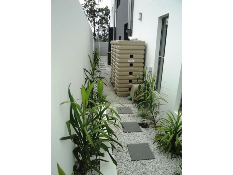 2/18 Drury Avenue, Southport QLD 4215