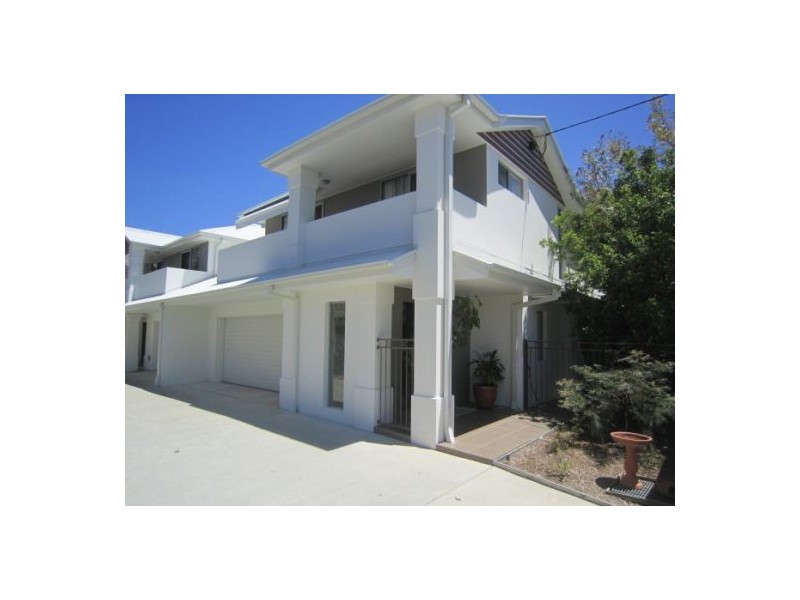 1/126 Pohlman Street, Southport QLD 4215