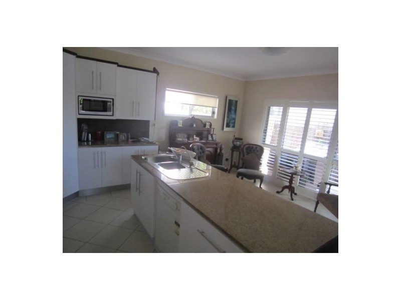 1/126 Pohlman Street, Southport QLD 4215