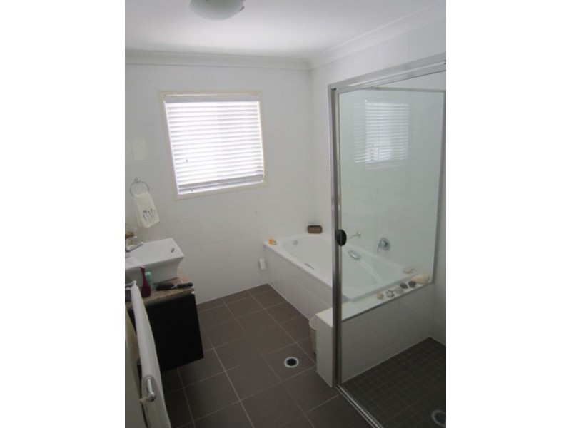 1/126 Pohlman Street, Southport QLD 4215