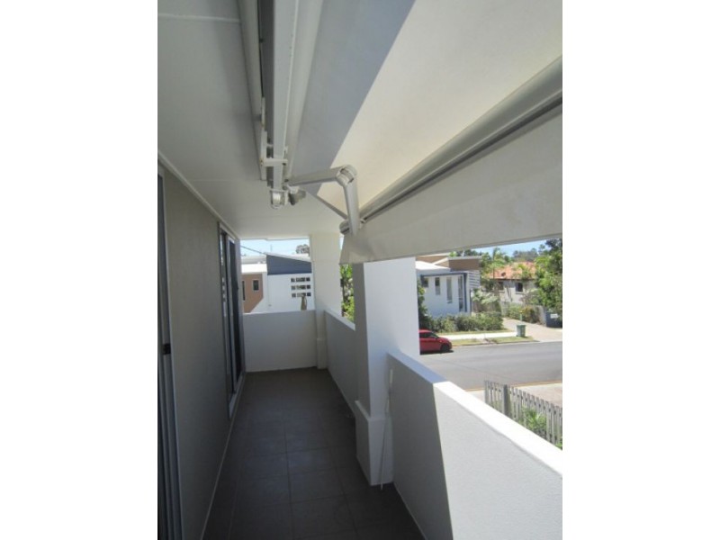 1/126 Pohlman Street, Southport QLD 4215