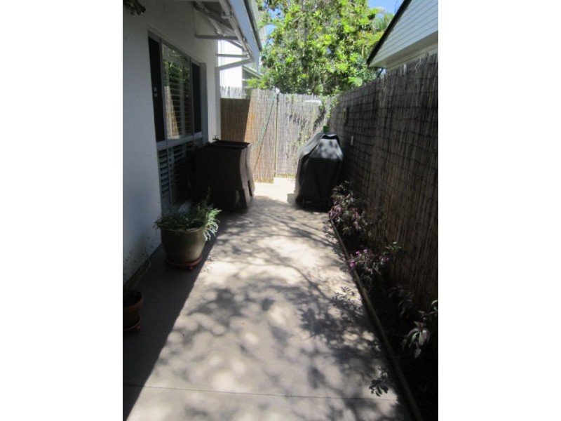 1/126 Pohlman Street, Southport QLD 4215