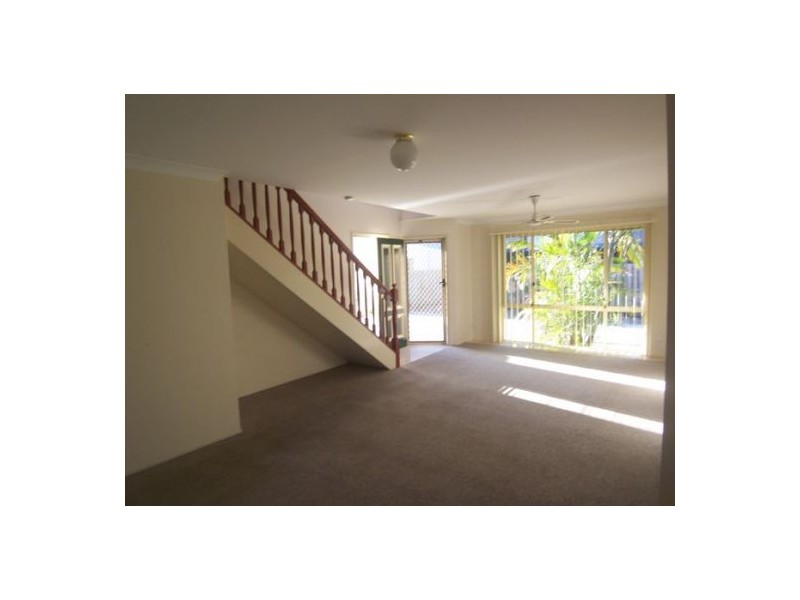 3/5 Ahern Street, Labrador QLD 4215