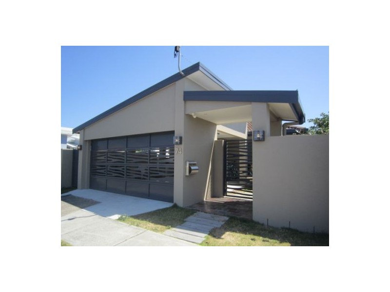 74 Albion Avenue, Miami QLD 4220