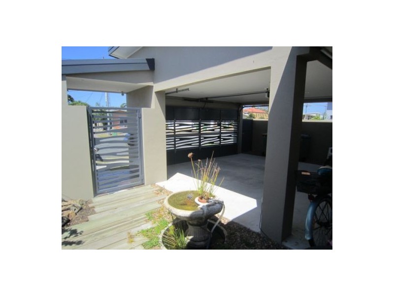 74 Albion Avenue, Miami QLD 4220