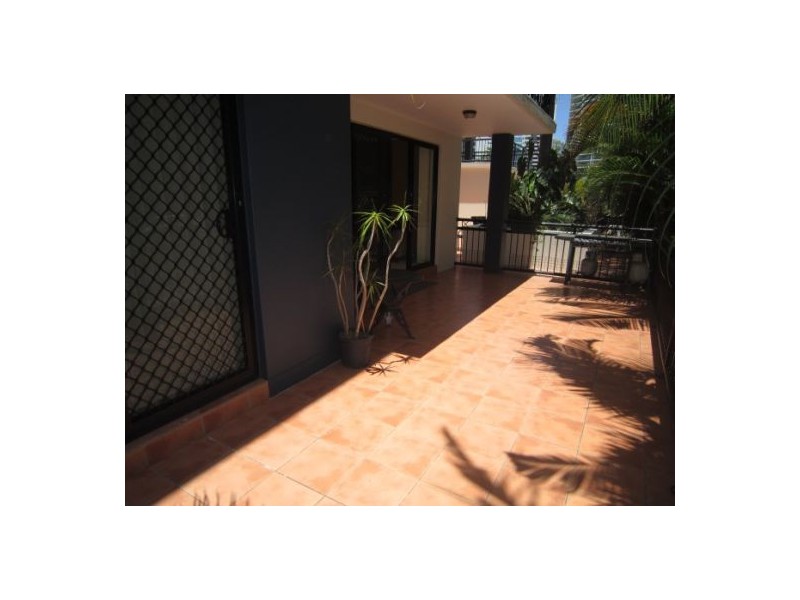 2/5 Railway Street, Southport QLD 4215