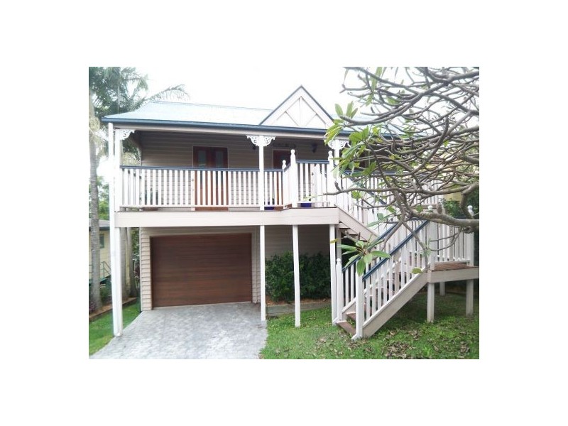 36 Ridgeway Avenue, Southport QLD 4215