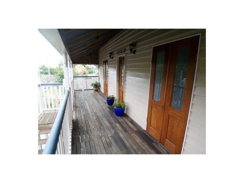 36 Ridgeway Avenue, Southport QLD 4215