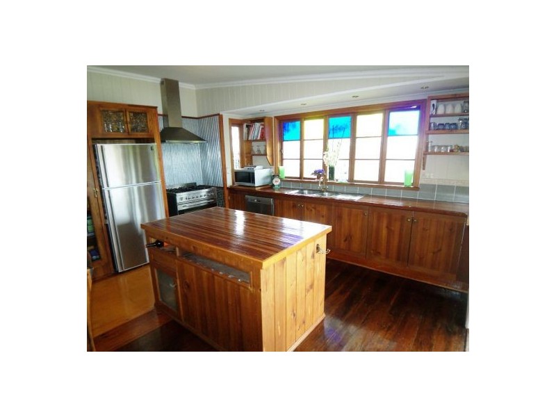 36 Ridgeway Avenue, Southport QLD 4215