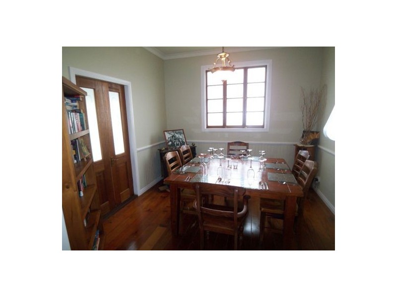 36 Ridgeway Avenue, Southport QLD 4215