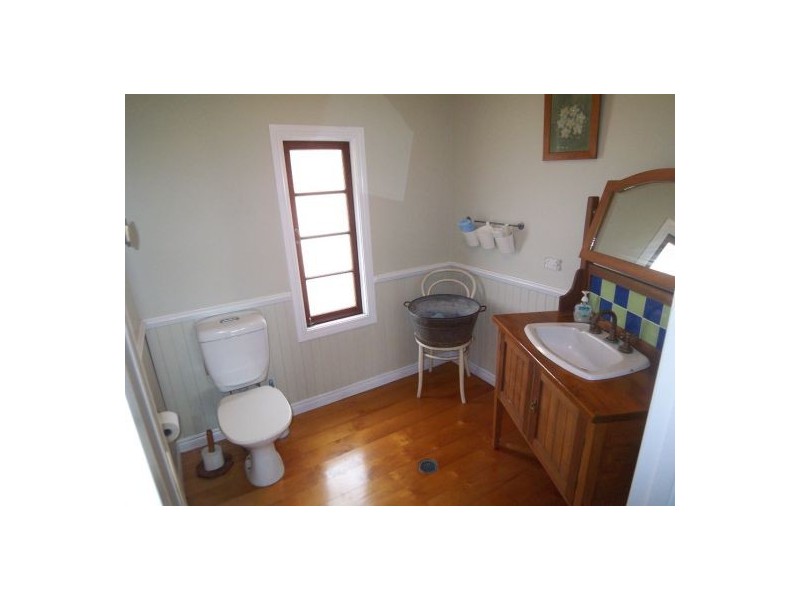 36 Ridgeway Avenue, Southport QLD 4215