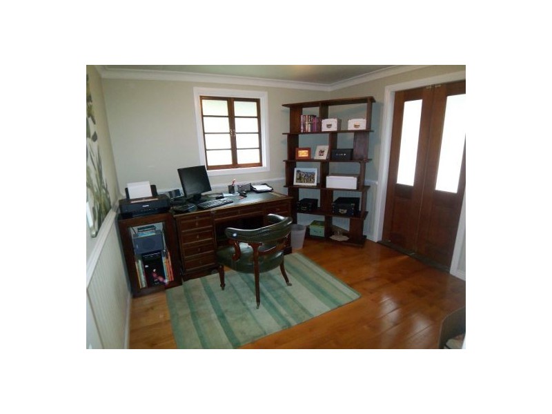 36 Ridgeway Avenue, Southport QLD 4215