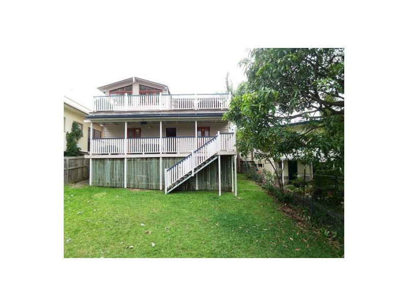 36 Ridgeway Avenue, Southport QLD 4215