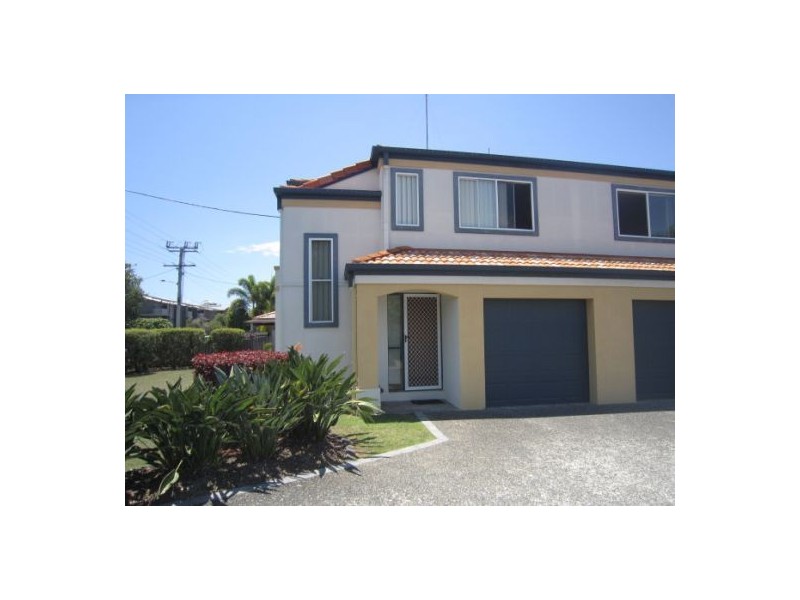 1/38-40 Robert Street, Labrador QLD 4215