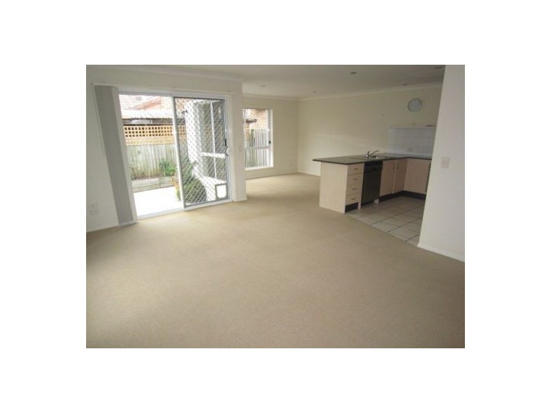 1/38-40 Robert Street, Labrador QLD 4215