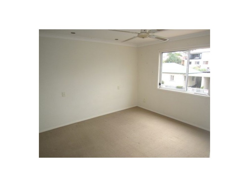 1/38-40 Robert Street, Labrador QLD 4215