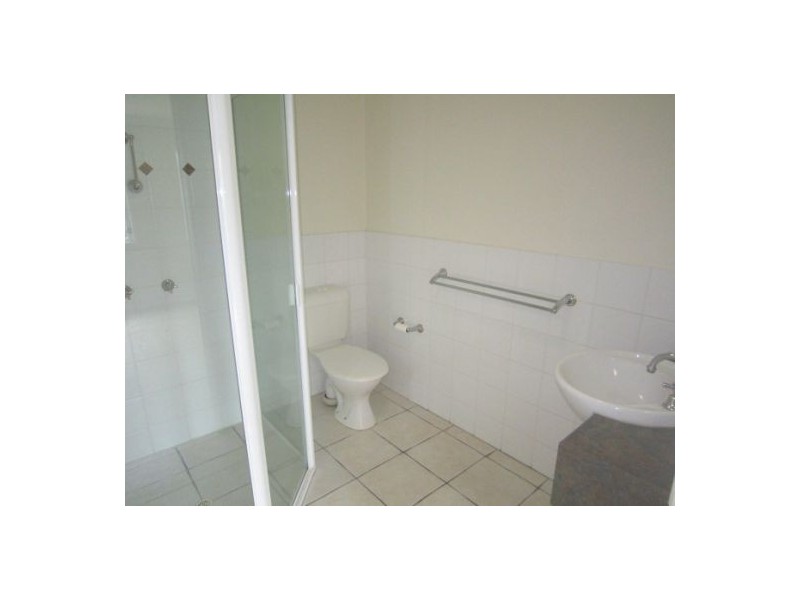 1/38-40 Robert Street, Labrador QLD 4215