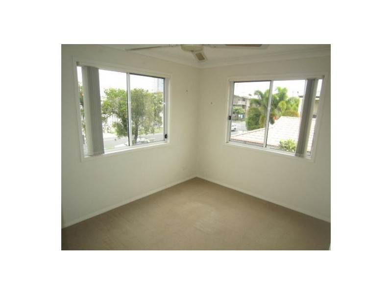 1/38-40 Robert Street, Labrador QLD 4215