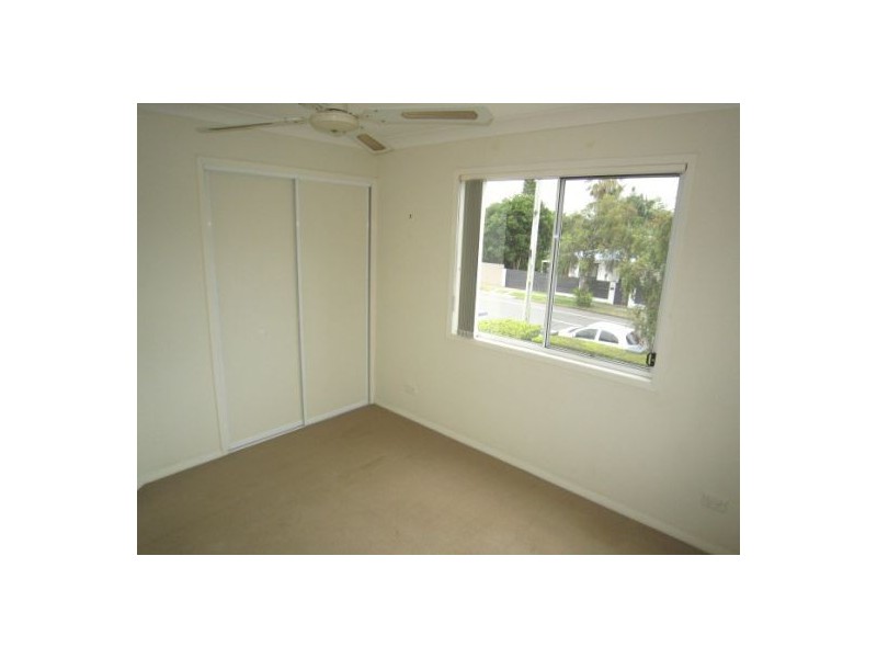 1/38-40 Robert Street, Labrador QLD 4215