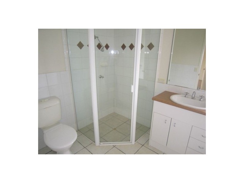 1/38-40 Robert Street, Labrador QLD 4215