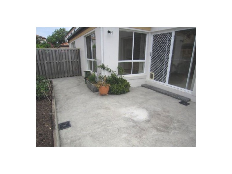 1/38-40 Robert Street, Labrador QLD 4215