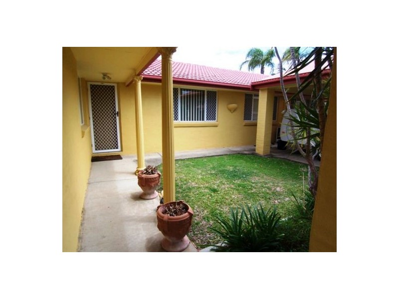 2 Naranja Crescent, Benowa QLD 4217