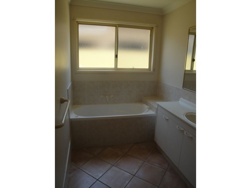 10 Calcetto Place, Arundel QLD 4214