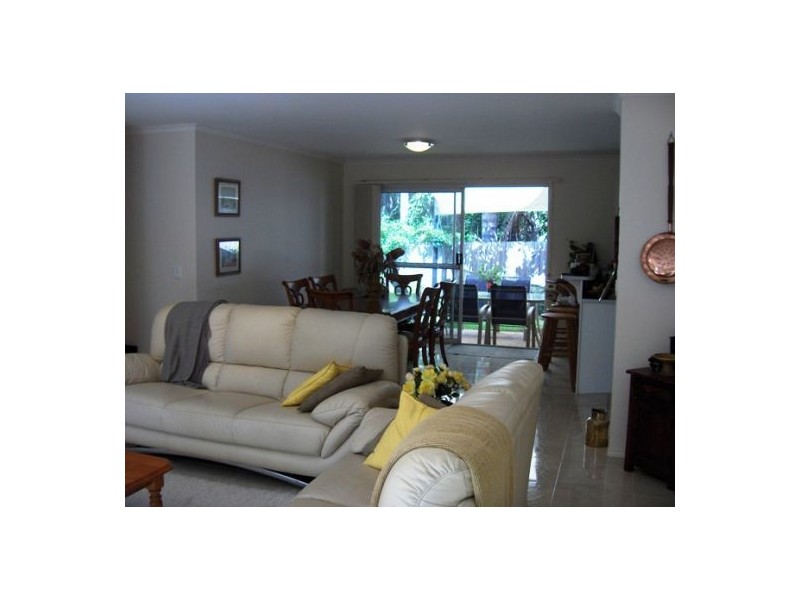 8/71 Benowa Road, Southport QLD 4215