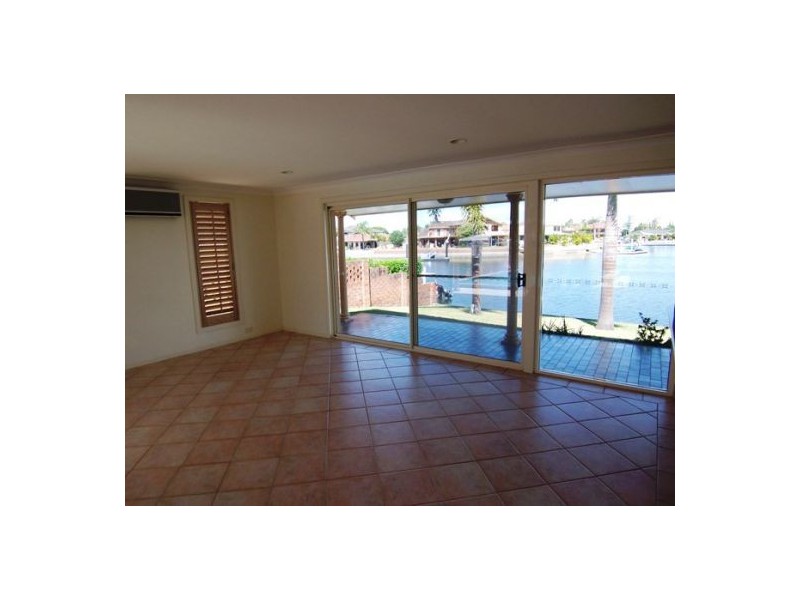 12 Wau Avenue, Runaway Bay QLD 4216